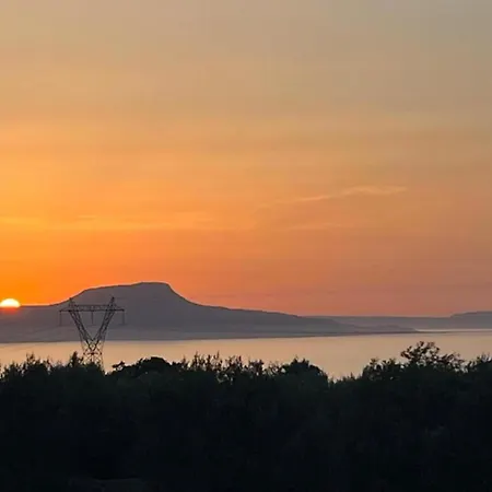 度假居 Restored With Private Pool *