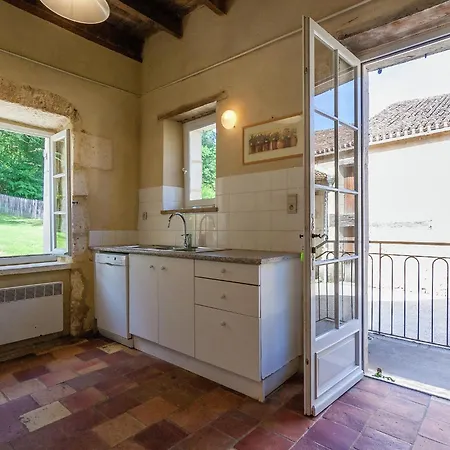 度假居 Restored With Private Pool *