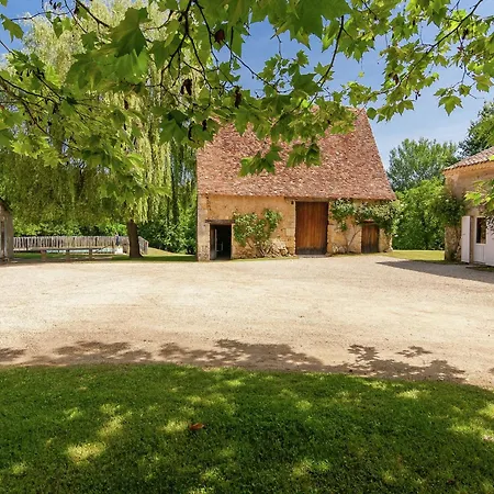 Dom wakacyjny Restored With Private Pool Campsegret