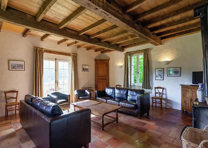 Restored With Private Pool Feriehus *